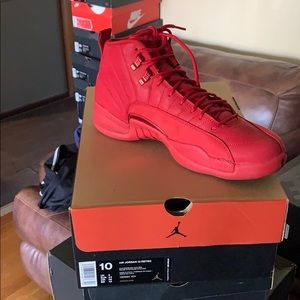 Retro 12 Reds